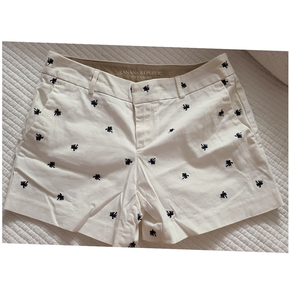 Banana Republic City Chino Palm tree shorts